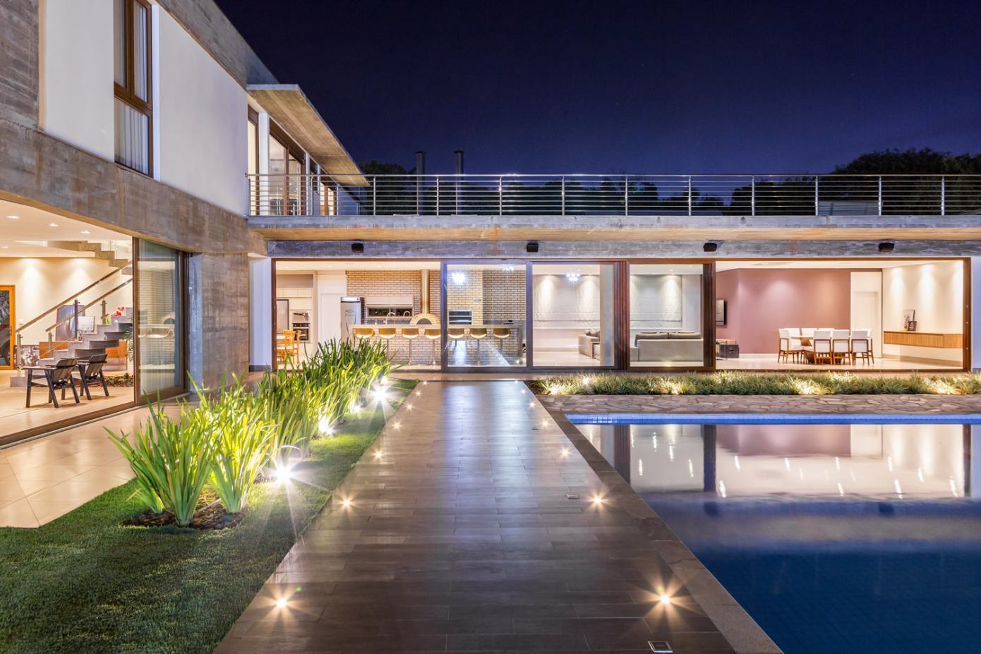 A Modern House with a Palette of Wood, Concrete, Stone and Steel in Maringá, Brazil by Grupo Pr (19)