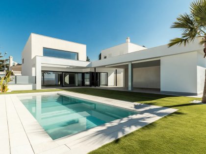 Enrique Jiménez Designs a Striking Contemporary Home in La Zubia, Spain ...